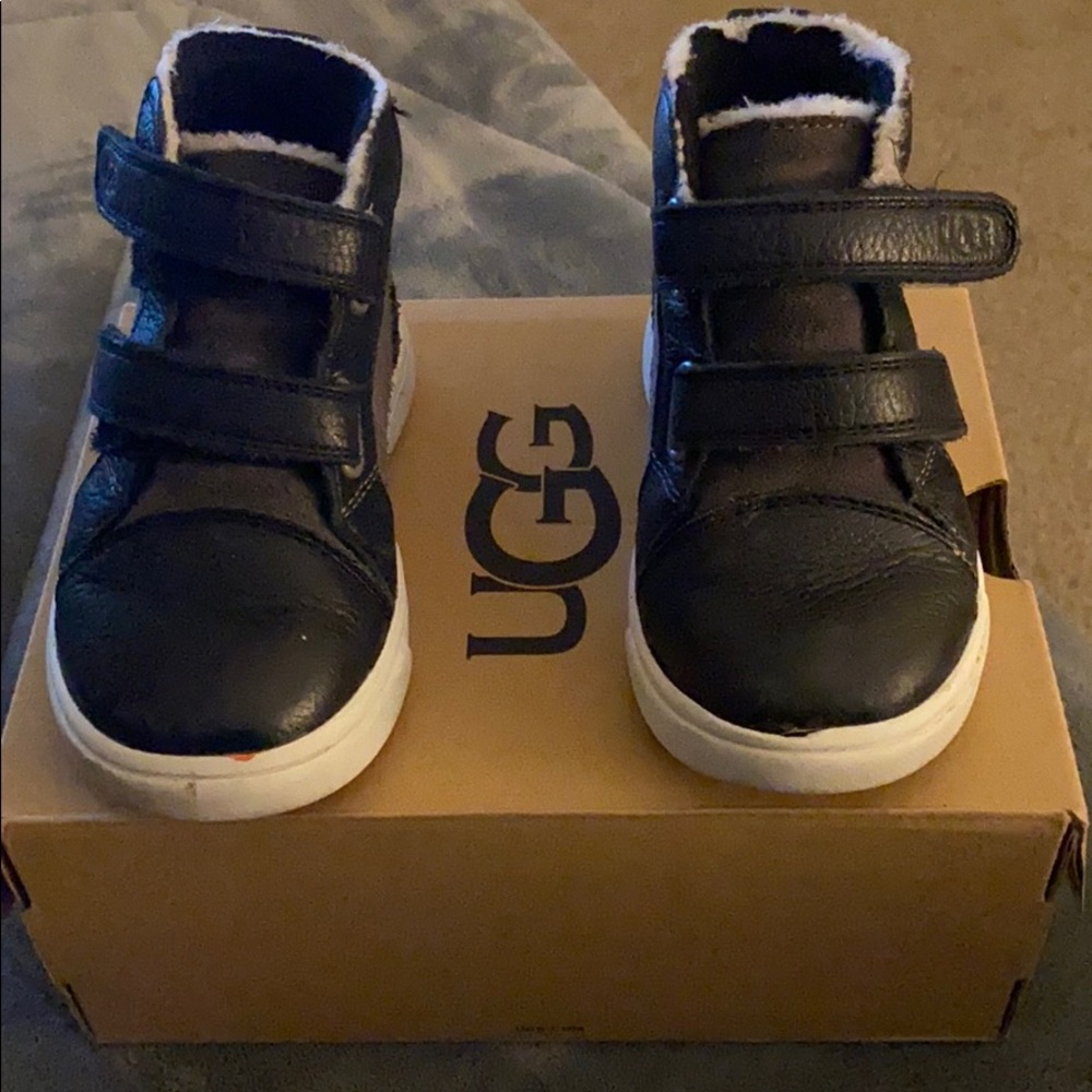 Kids UGG Winter Shoes Size 7 - Picture 1 of 1